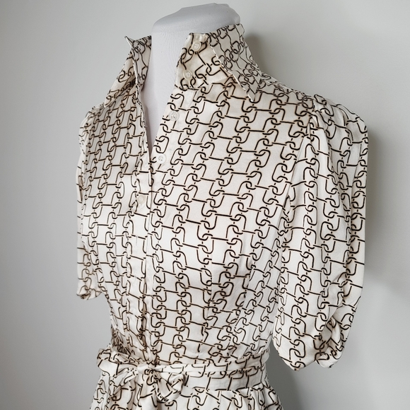 Bebe Tie Waist Silk Blouse in Black and White Chain Print Size XS - Picture 3 of 9